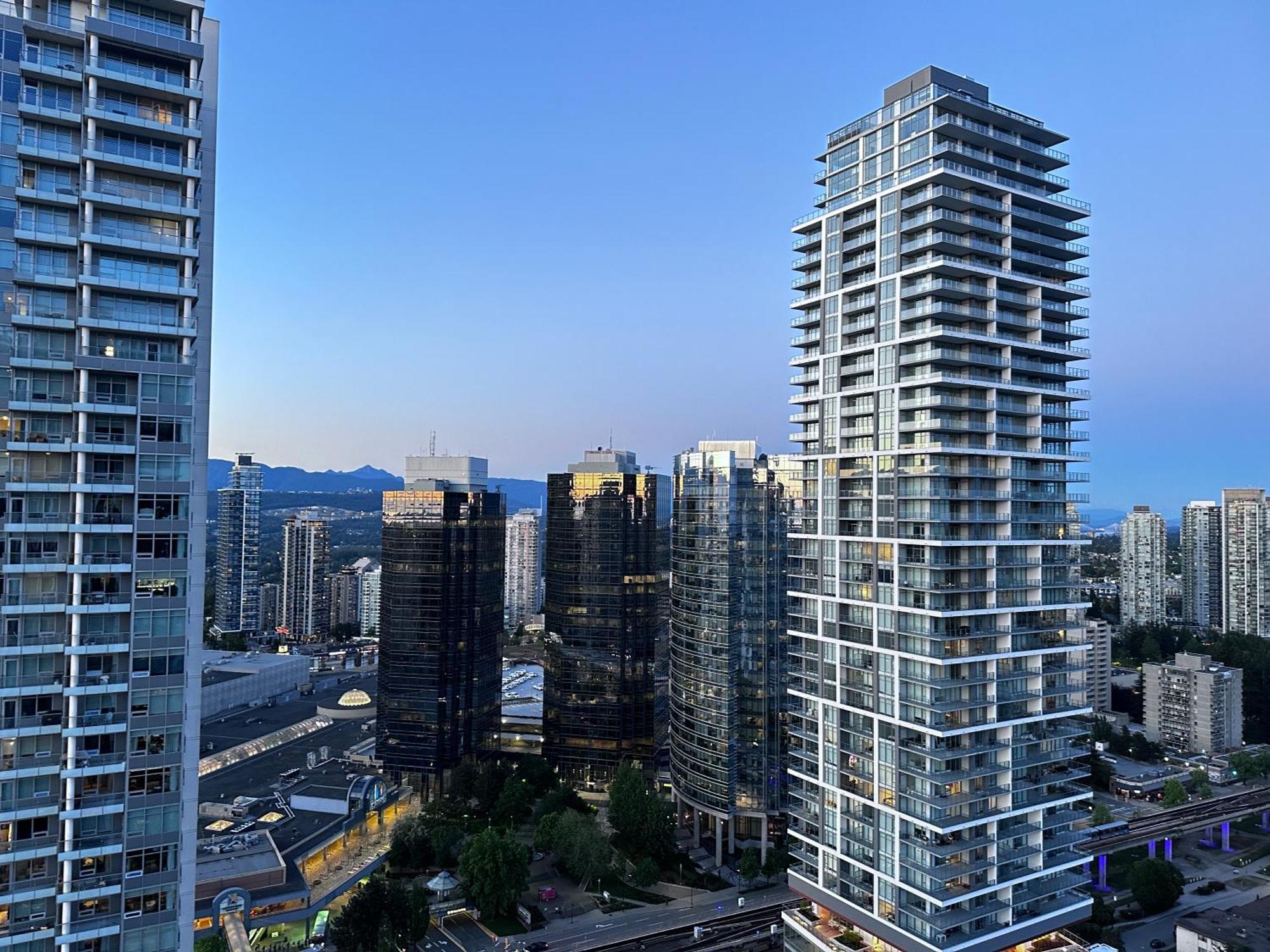 Monthly Stay-relocation Special-new At Metrotown Apartment