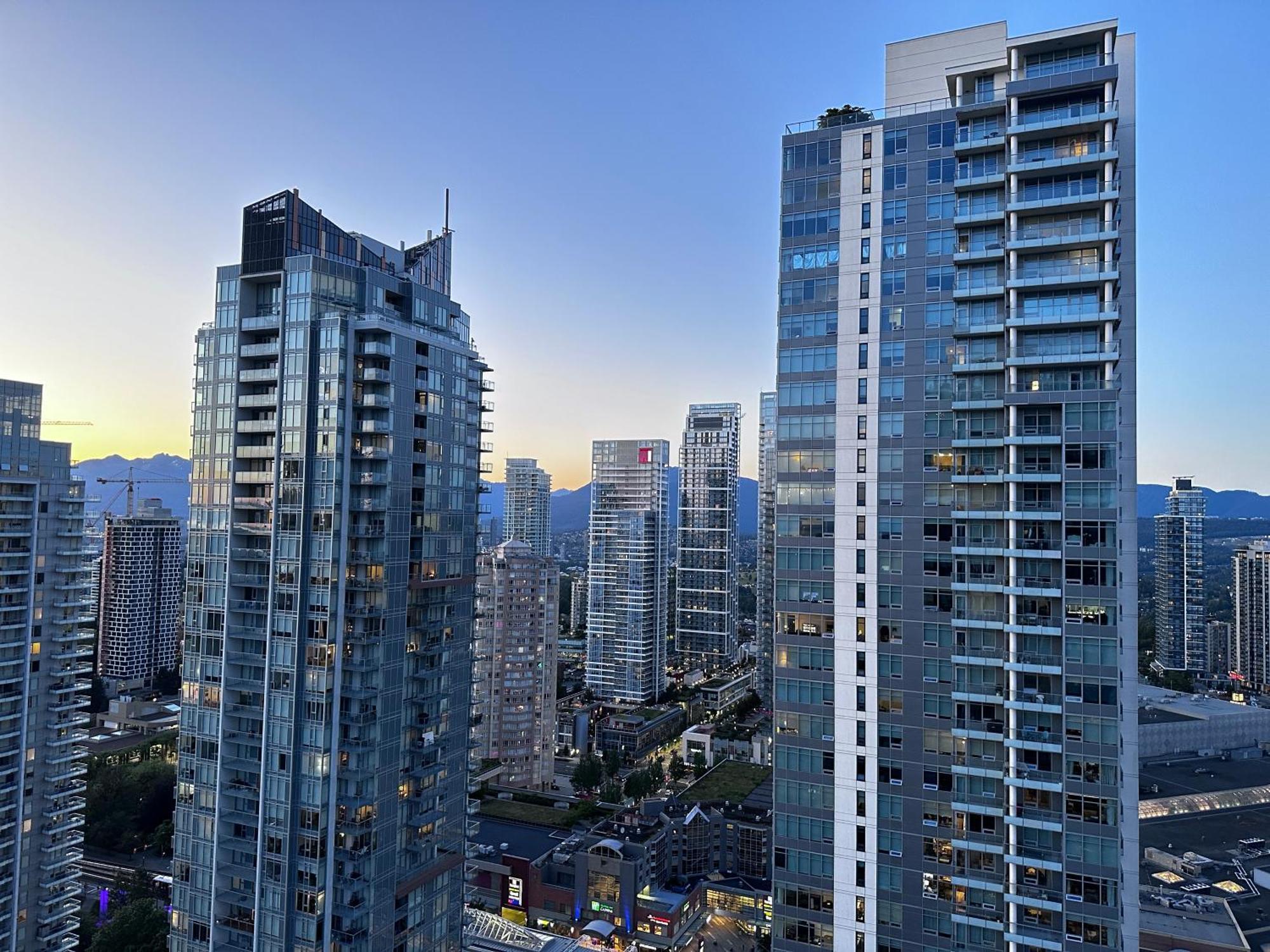 Monthly Stay-relocation Special-new At Metrotown Apartment