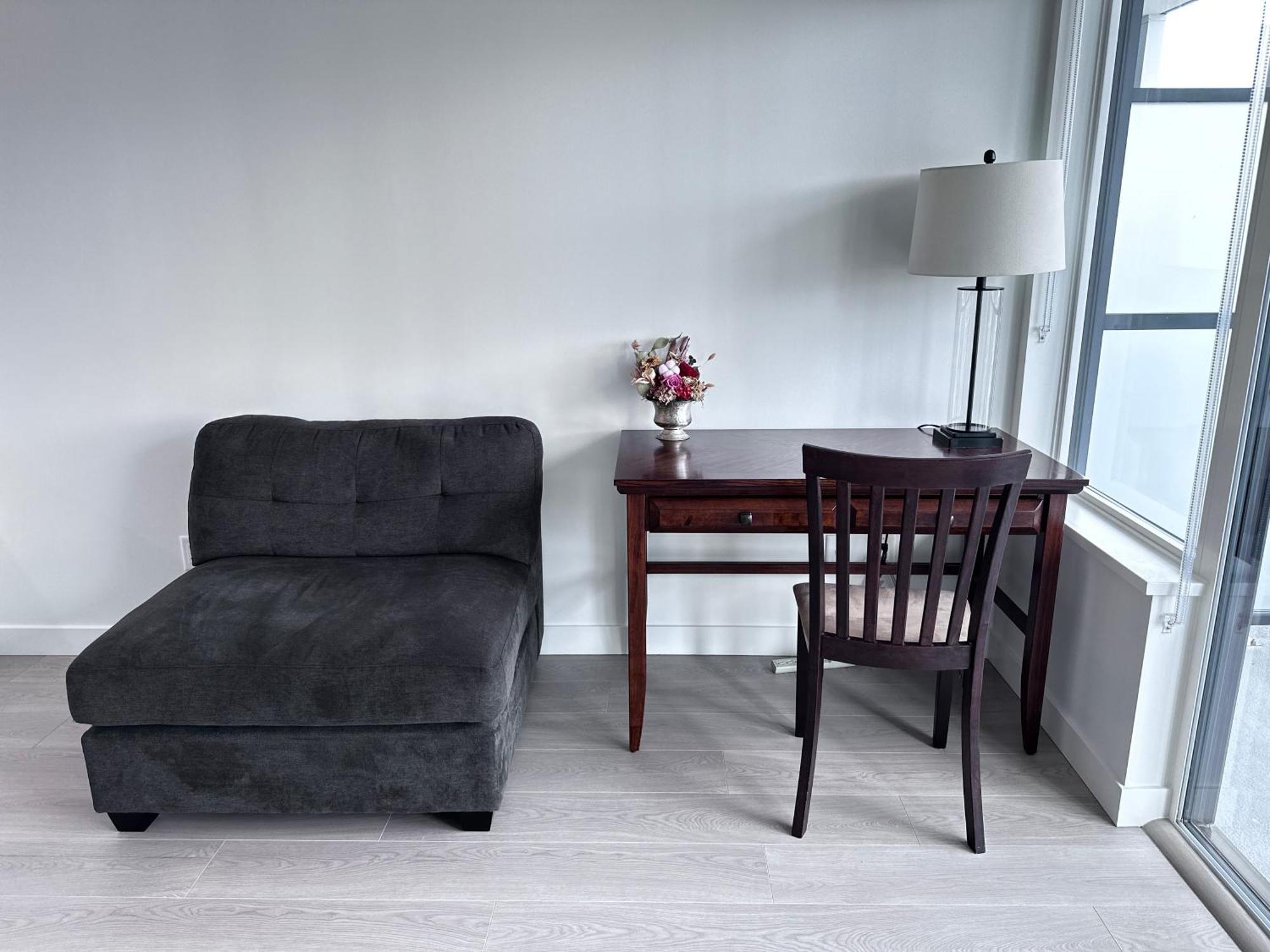 Monthly Stay-relocation Special-new At Metrotown Apartment *